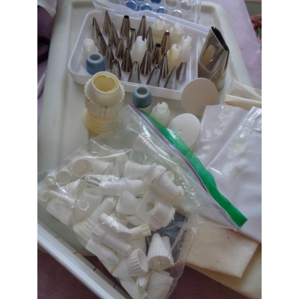 Wilton Cake Decorating Icing Tips & Accessories Flower Nails *